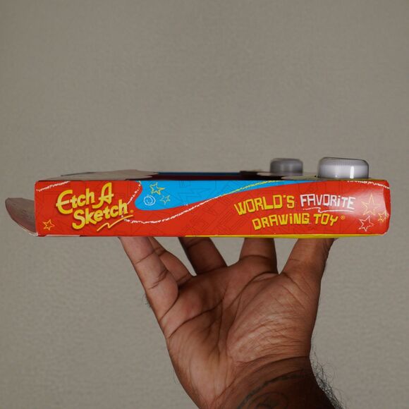 Etch A Sketch Magic Screen Unisex Kids Classic Drawing Toy 3+ Retired - Picture 4 of 11